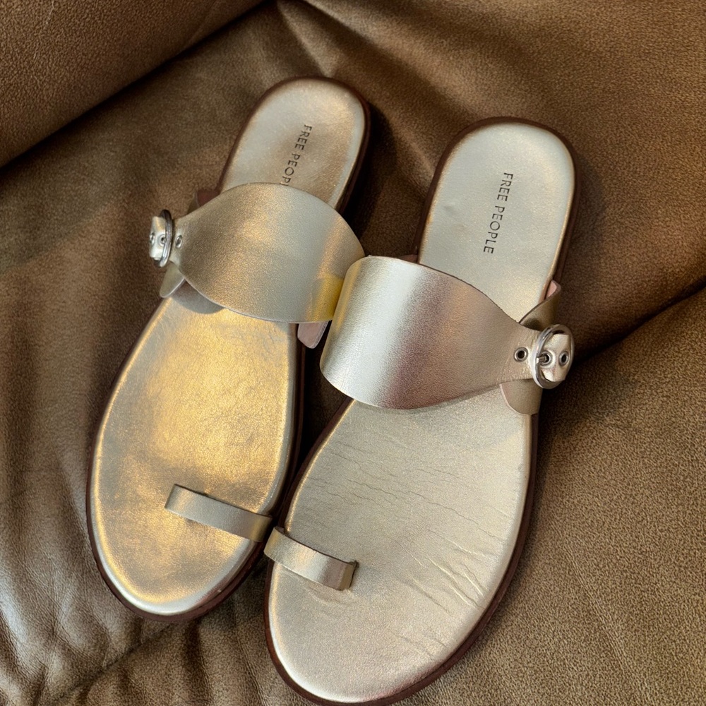 Free People Metallic Gold Sandals size 9.5 - Picture 2 of 4